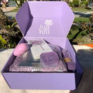 LUCOTIYA Luxury Lavender Relaxing Spa Gift Basket Care Package w/robe